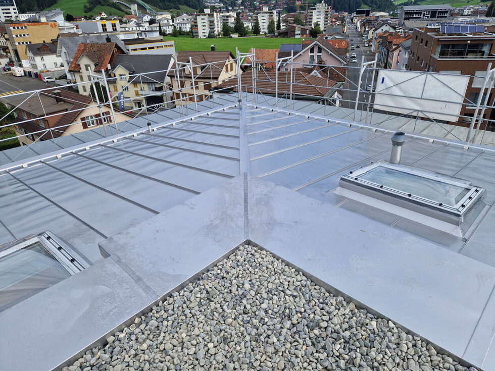 Dachverkleidung im Flachdachbereich