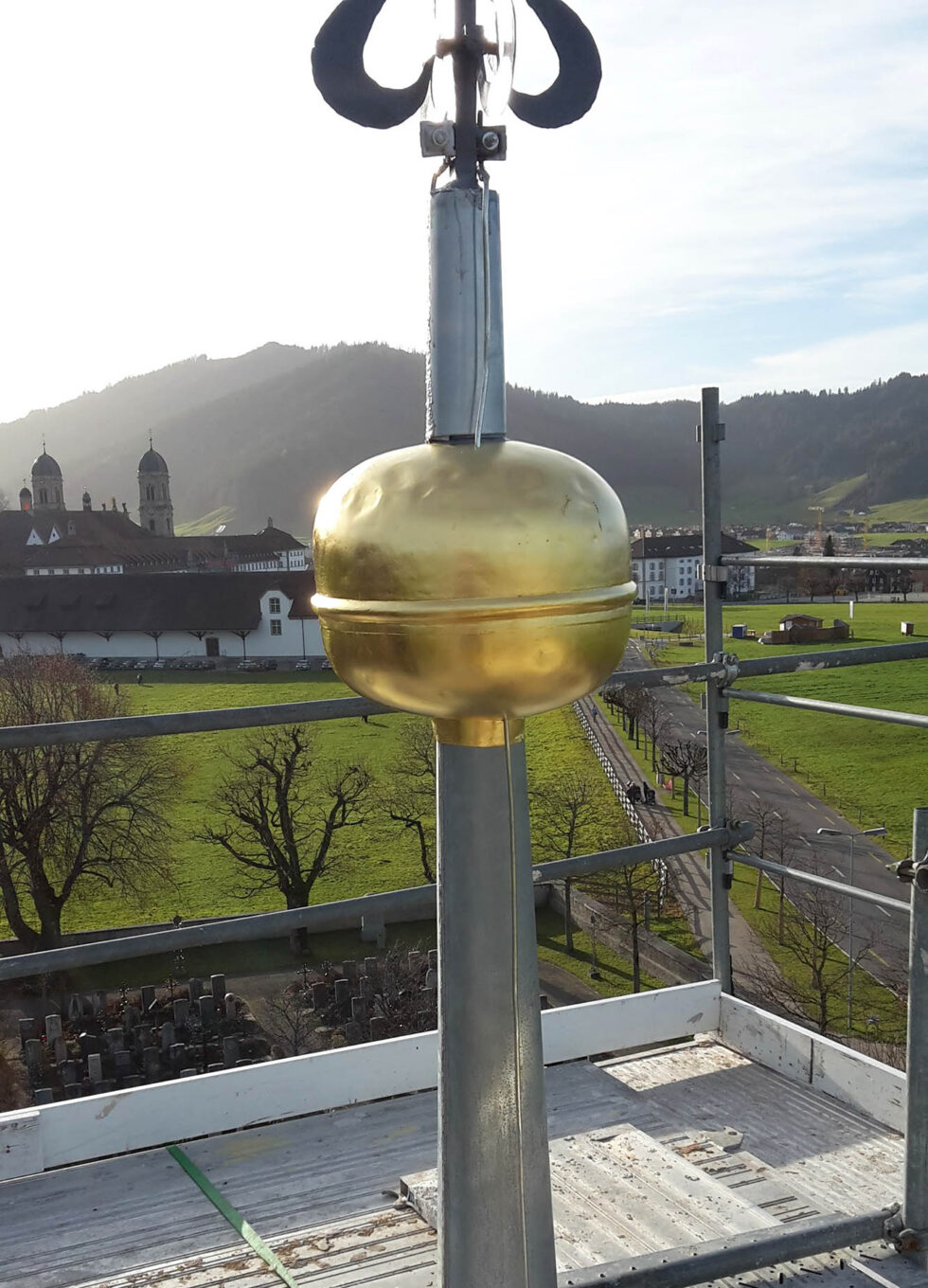 Reparatur an einem Kirchturm